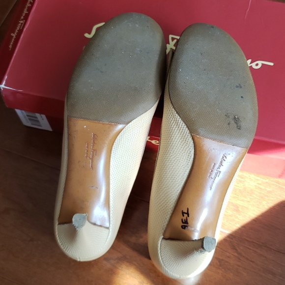 Ferragamo Bow Heels - Picture 6 of 7